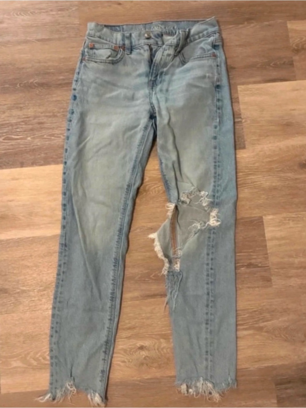 American Eagle 90’s Skinny Blue Distressed Women’s Jeans size 4